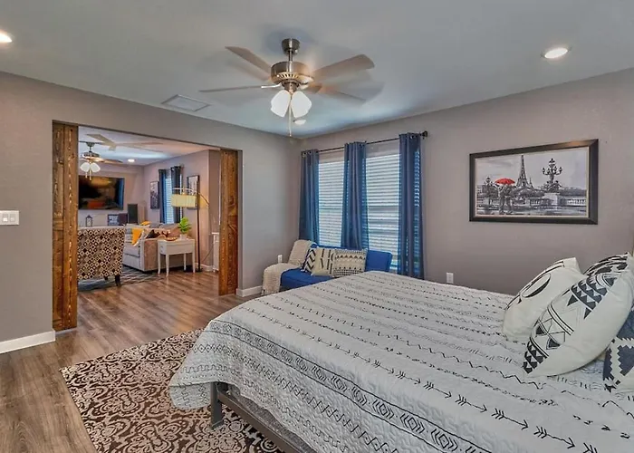 Cozy Haven Attached To Million Home - South Tampa