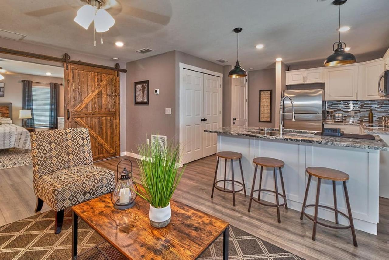 Cozy Haven Attached To Million - South Tampa
